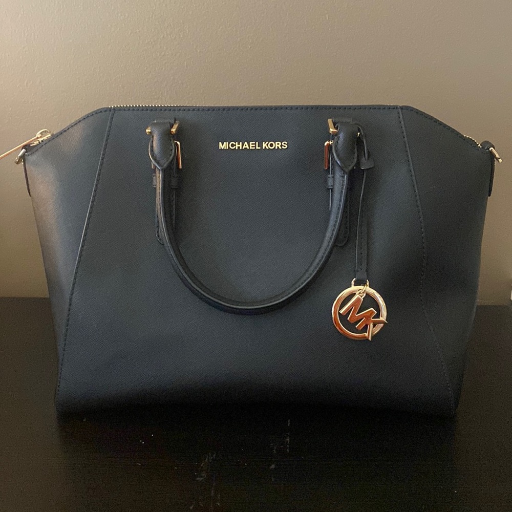 Michael Kors handbag, very good condition. I don’t have original packaging.